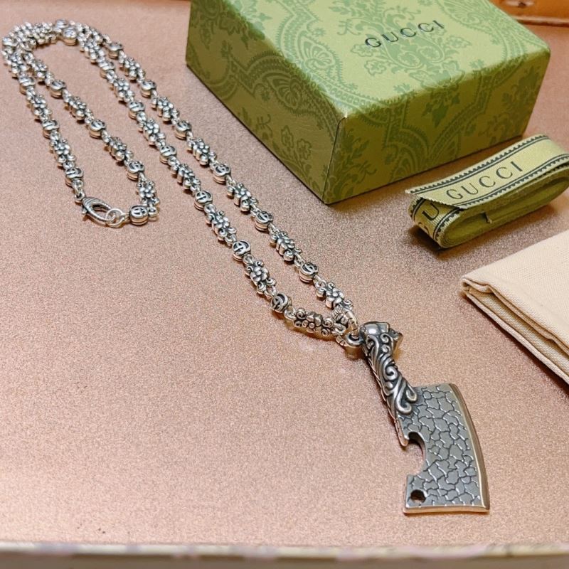 G*u*i necklaces